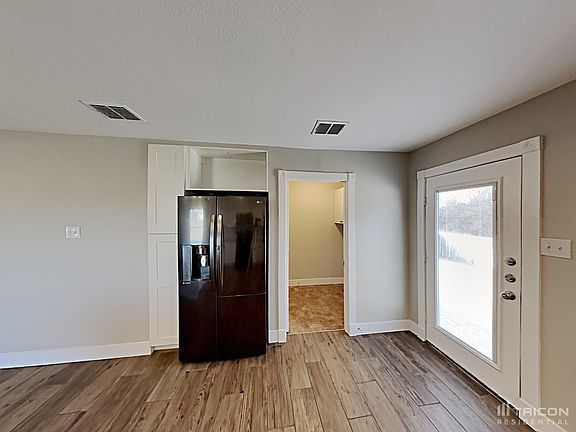 5th image of 717 Wrigley Dr