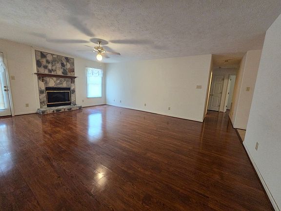 2nd image of 215 Laketree Blvd