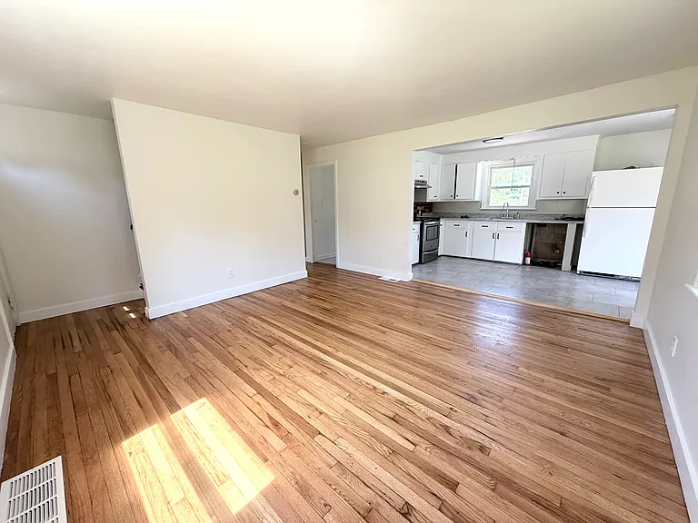 58 Barton Cir — Photo 4