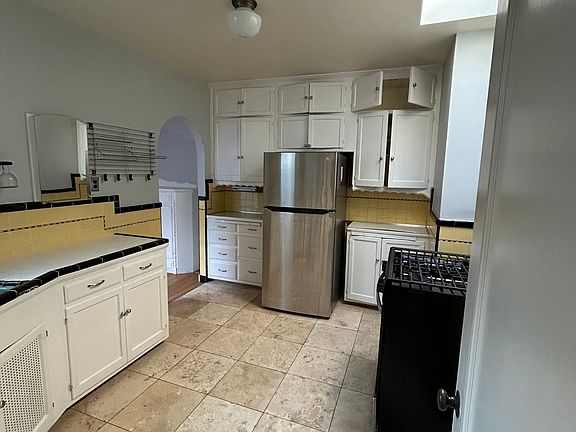 4th image of 1620 9th Ave