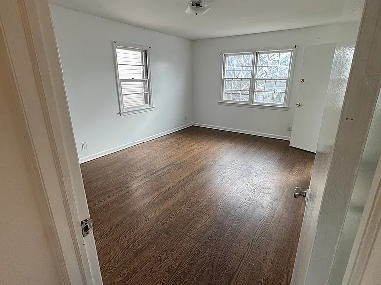 737 Linden Ave — Photo 9