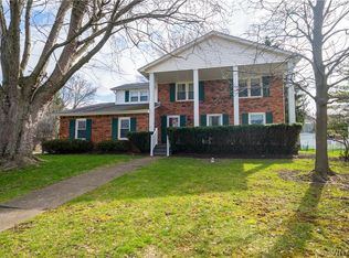 171 Oakbrook Dr, Williamsville, NY