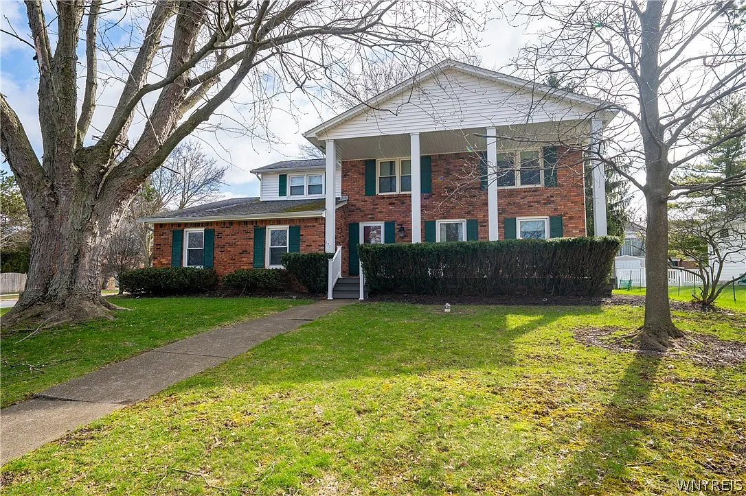 171 Oakbrook Dr photo 1