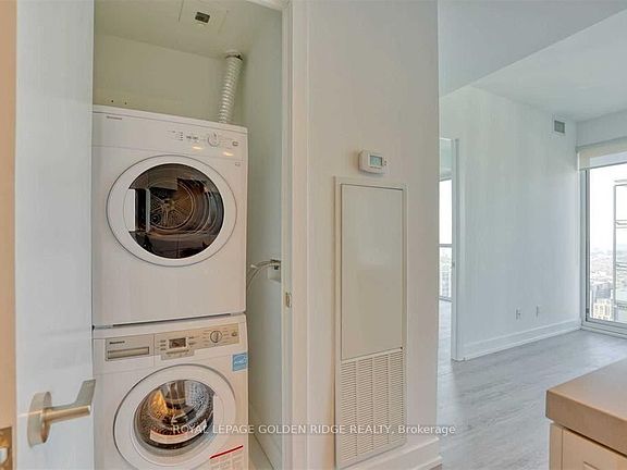 2nd image of 7 Grenville St #5701
