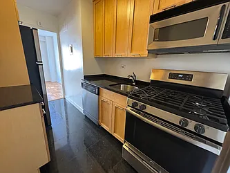 Rented by Manhattan Realty Group