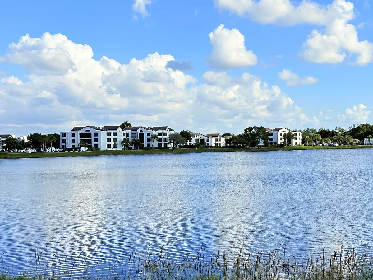 Building Photo - 218 Lake Pointe Dr #108