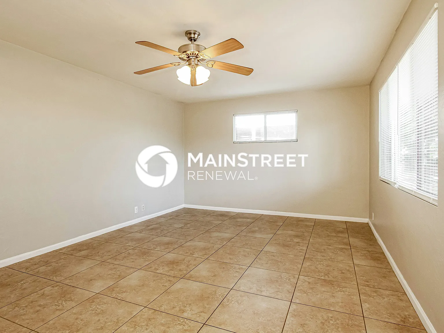 2339 W Avalon Dr — Photo 2