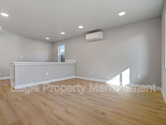 4th image of 4186 35th St