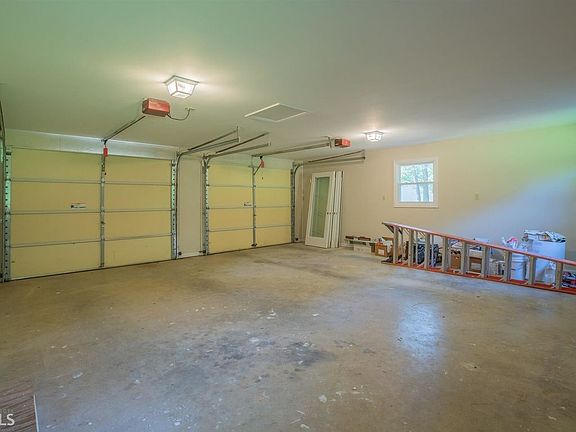 4th image of 166 Brookwood Dr