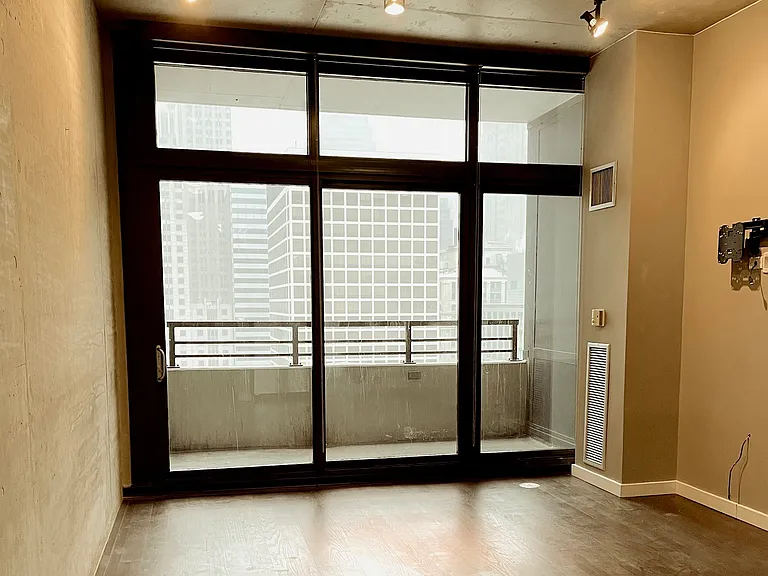 235 W Van Buren St #2521 — Photo 4