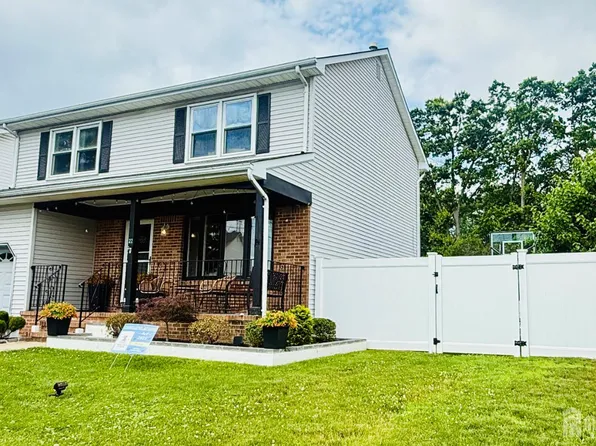 22 Ned Ct, Sewaren, NJ 07077