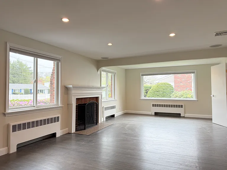 115 Grove St — Photo 4
