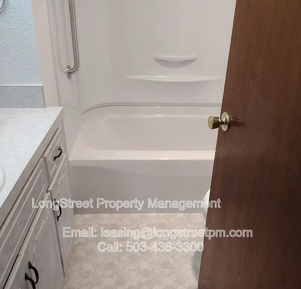 1781 SE Lilly Pl — Photo 8
