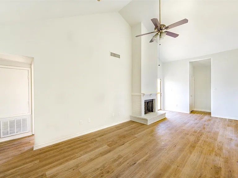 6401 Deihl Rd #505 — Photo 11