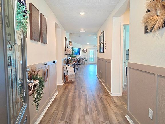 3rd image of 11189 Buckner Ln