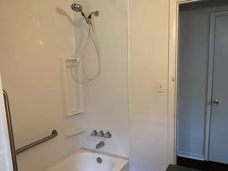 762 SE Church Ave #101 — Photo 8