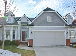 10506 Oakwood Dr, Urbandale, IA 50322