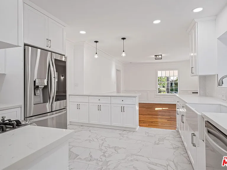 10527 Le Conte Ave — Photo 15
