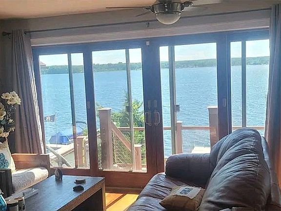 3rd image of 11924 Lake Dr
