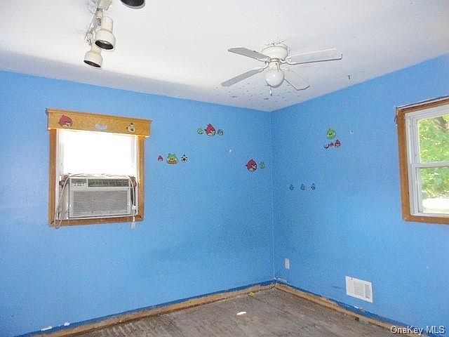 1st image of 17 Miller Dr
