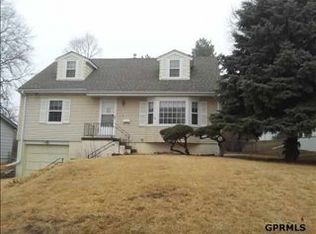 8304 Parker St, Omaha, NE 68114