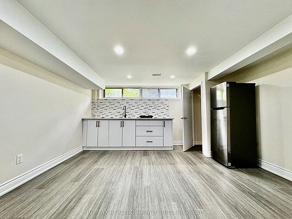 4th image of 265 Browndale Cres #Basement