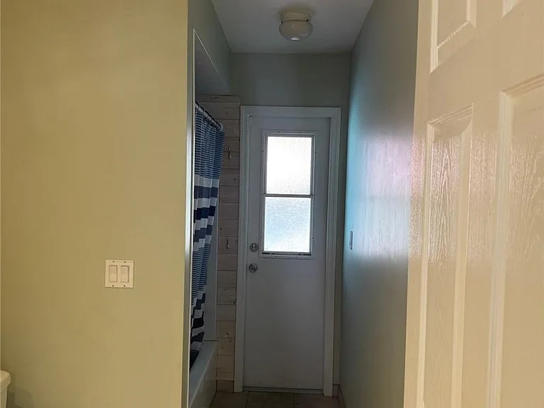 921 Jefferson Ave — Photo 8