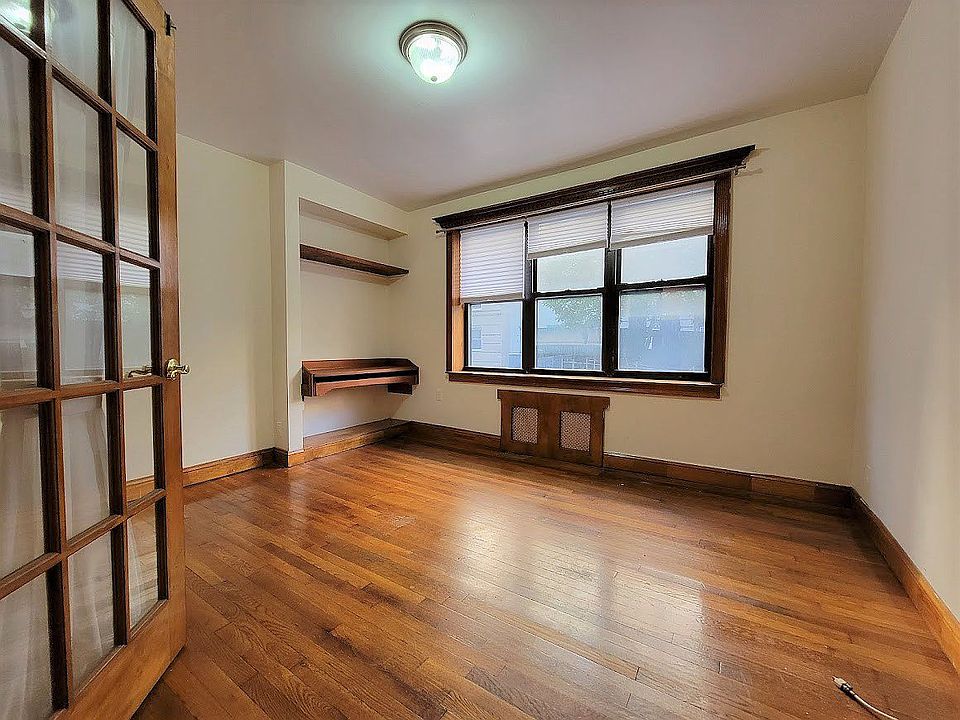 1st image of 146 E 35th St #2Y