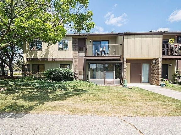 2nd image of 1471 E Chateau Vert St E APT C