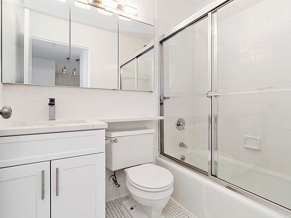 5th image of 400 E 71st St APT 10U