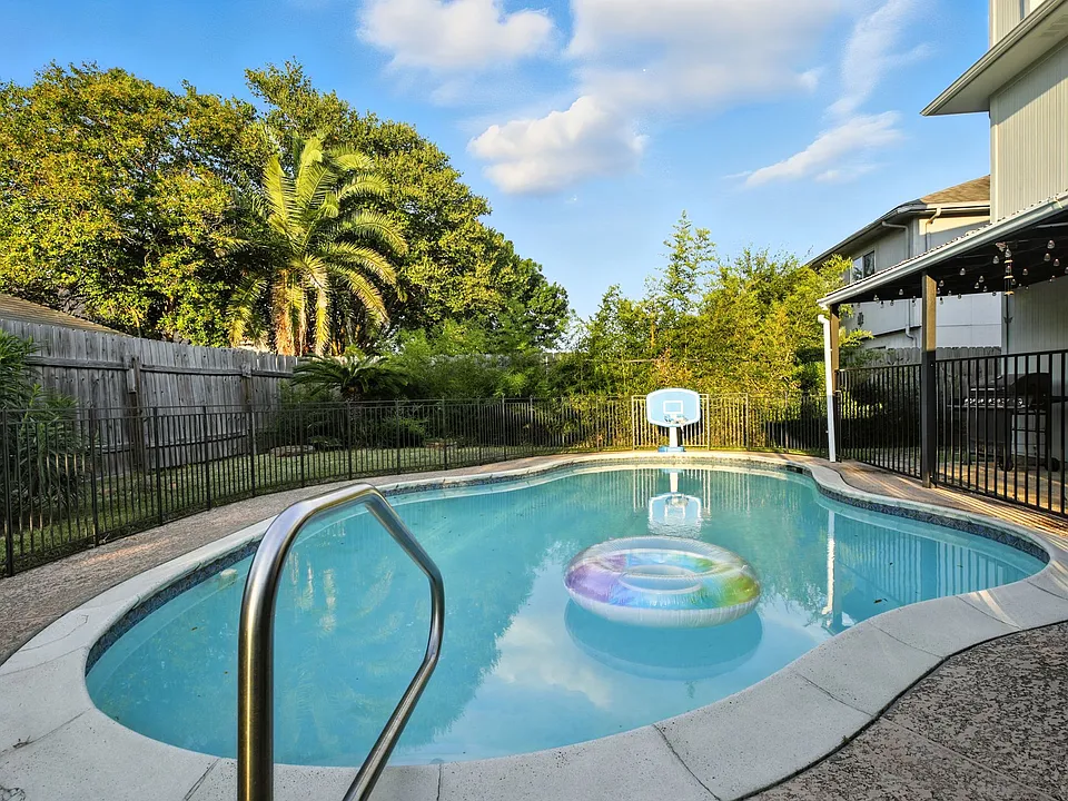 17518 Coventry Squire Dr