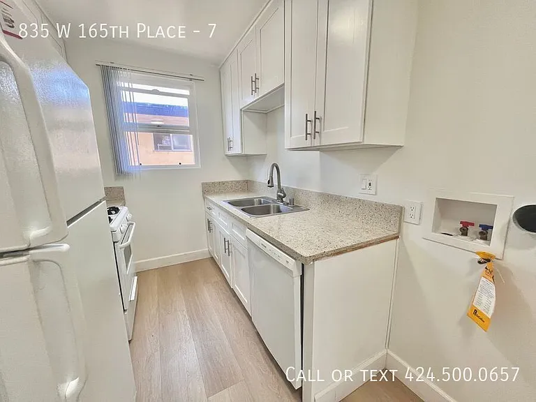 835 W 165th Pl #7 — Photo 4