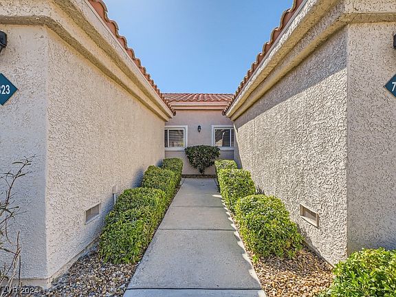 3rd image of 7825 Kings Cove Ct