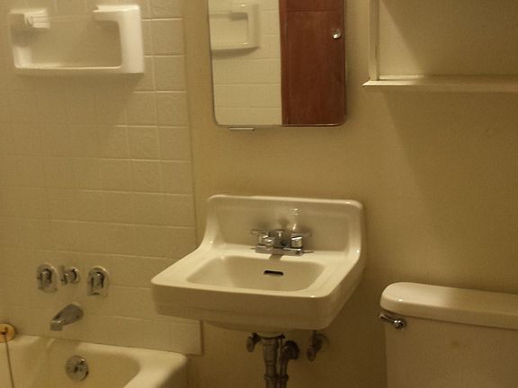 5th image of 6030 Fauntleroy Way SW APT 1