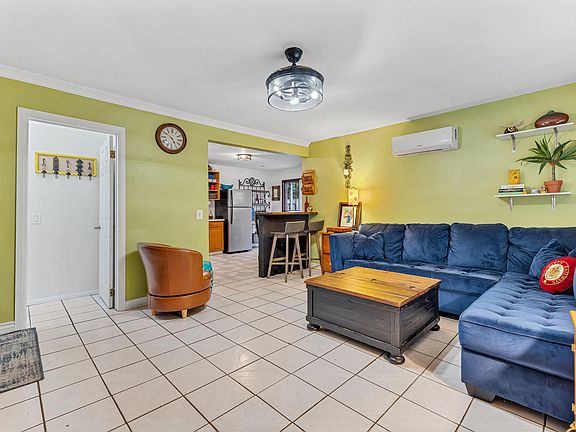 4th image of 14844 Astoria St