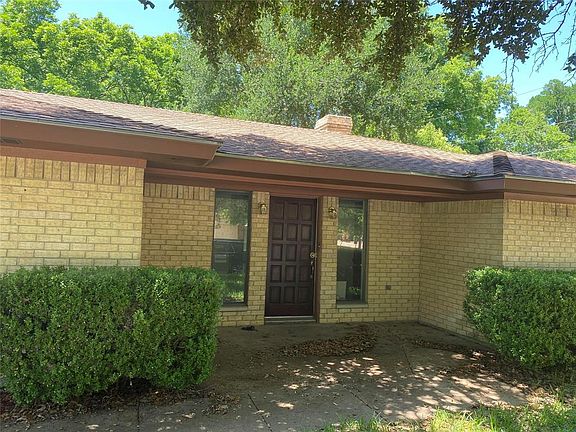 4th image of 320 Hidden Valley Dr