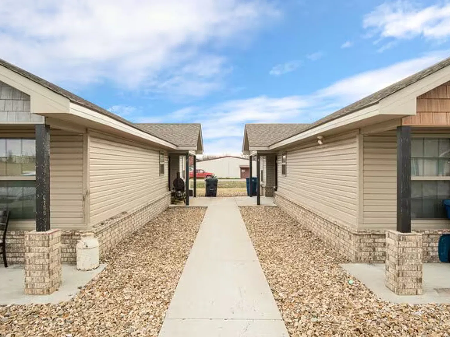 Maple Pointe Apartments — Photo 1