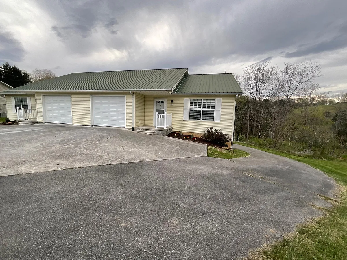 Building Photo - 947 Nichols Rd