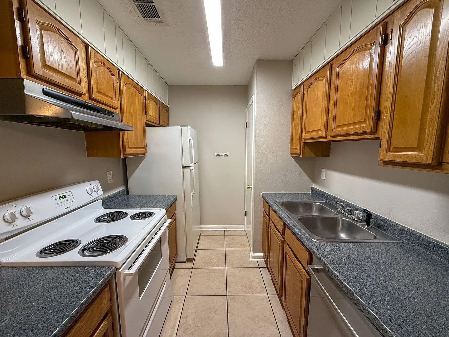 2 Bedroom 1 Bath Duplex For Rent - Water, Trash & Lawn Care Included! — Photo 4