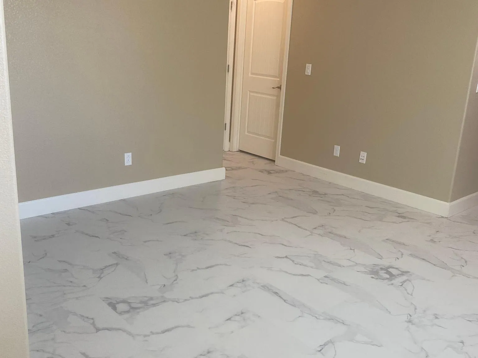 678 W Tramonto Dr — Photo 3
