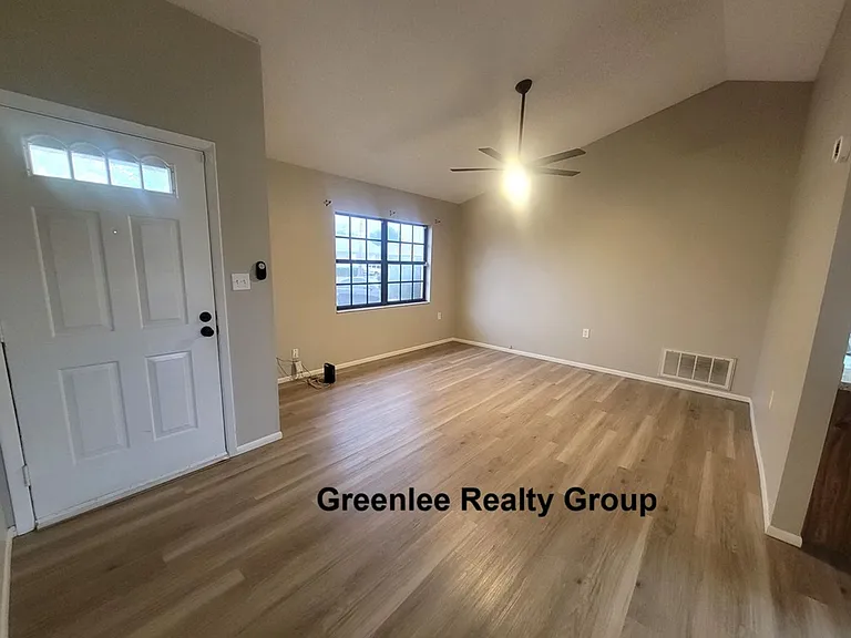 1305 Calamondin Dr — Photo 2