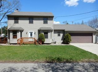 2938 Lansdowne Rd, Waterford, MI 48329