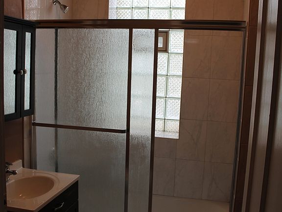 3rd image of 4255 N Milwaukee Ave APT 4