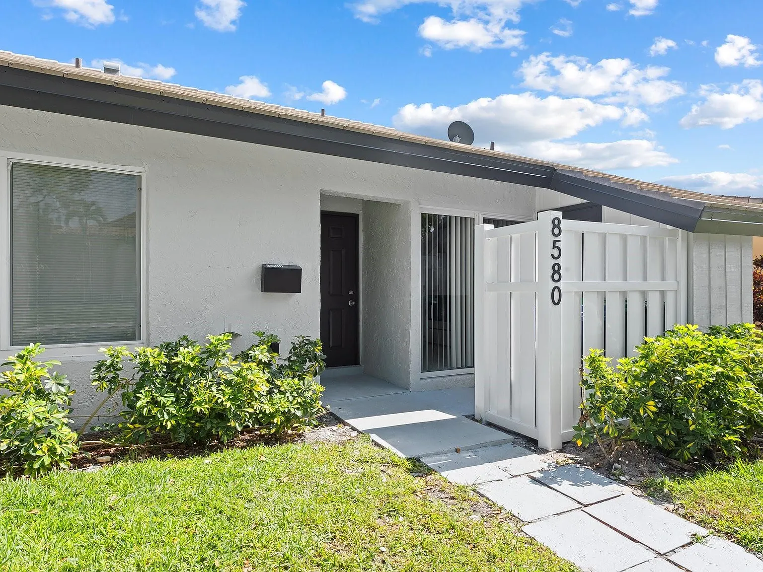 3 bed, 2.0 bath, 1133 sqft, $2,899 — Photo 1