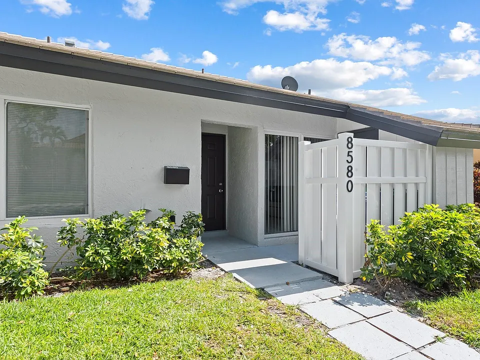 8580 NW 32nd St