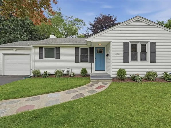 76 Beverly Rd E, Riverside, RI 02915