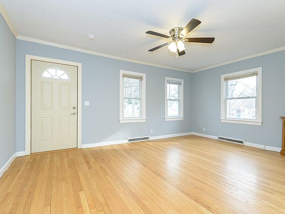 4th image of 1622 Cambridge Dr