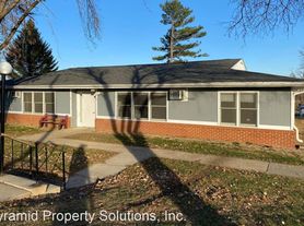 505 Barclay St, 2 beds  1.0 baths (550 sqft)