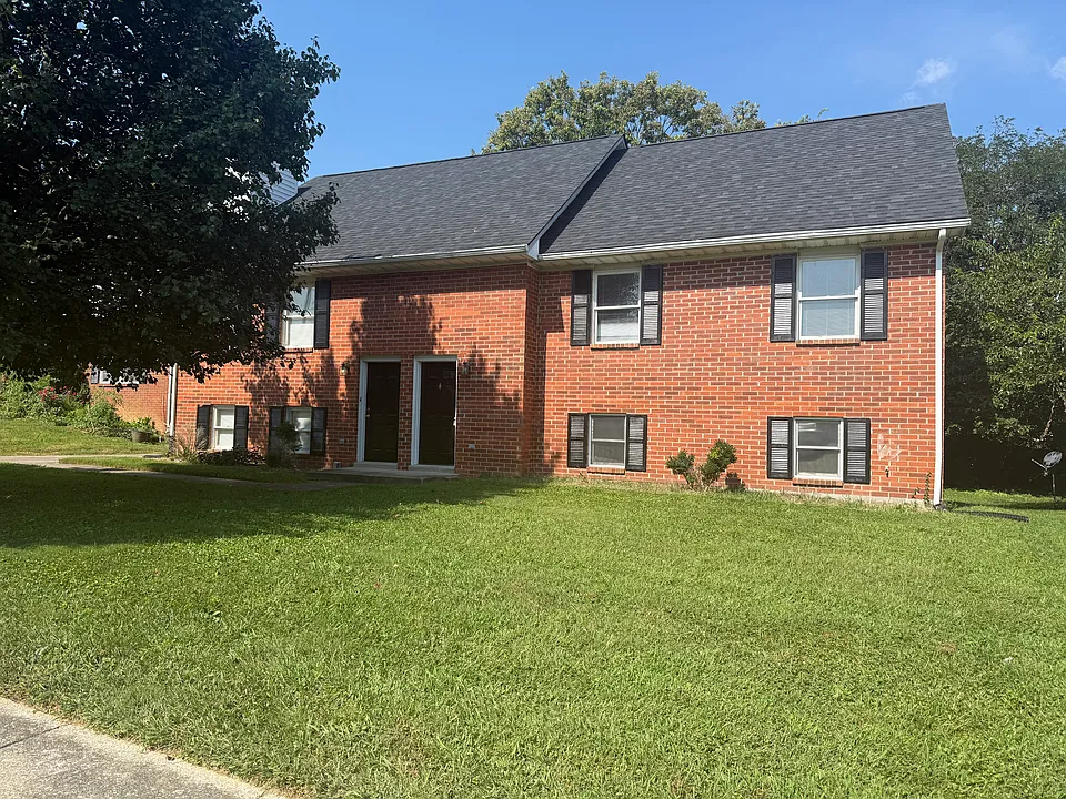 449-451 Woodview Dr