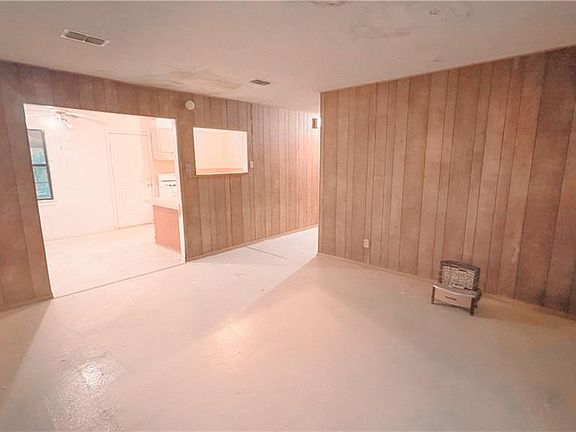 4th image of 608 Hackberry Ave